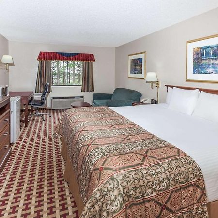 Baymont By Wyndham Smyrna Hotel Exterior photo