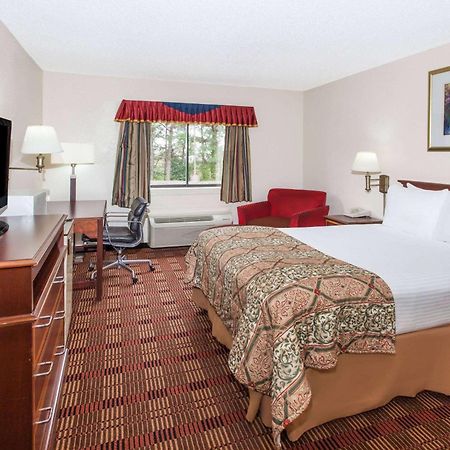 Baymont By Wyndham Smyrna Hotel Exterior photo