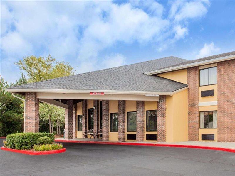 Baymont By Wyndham Smyrna Hotel Exterior photo