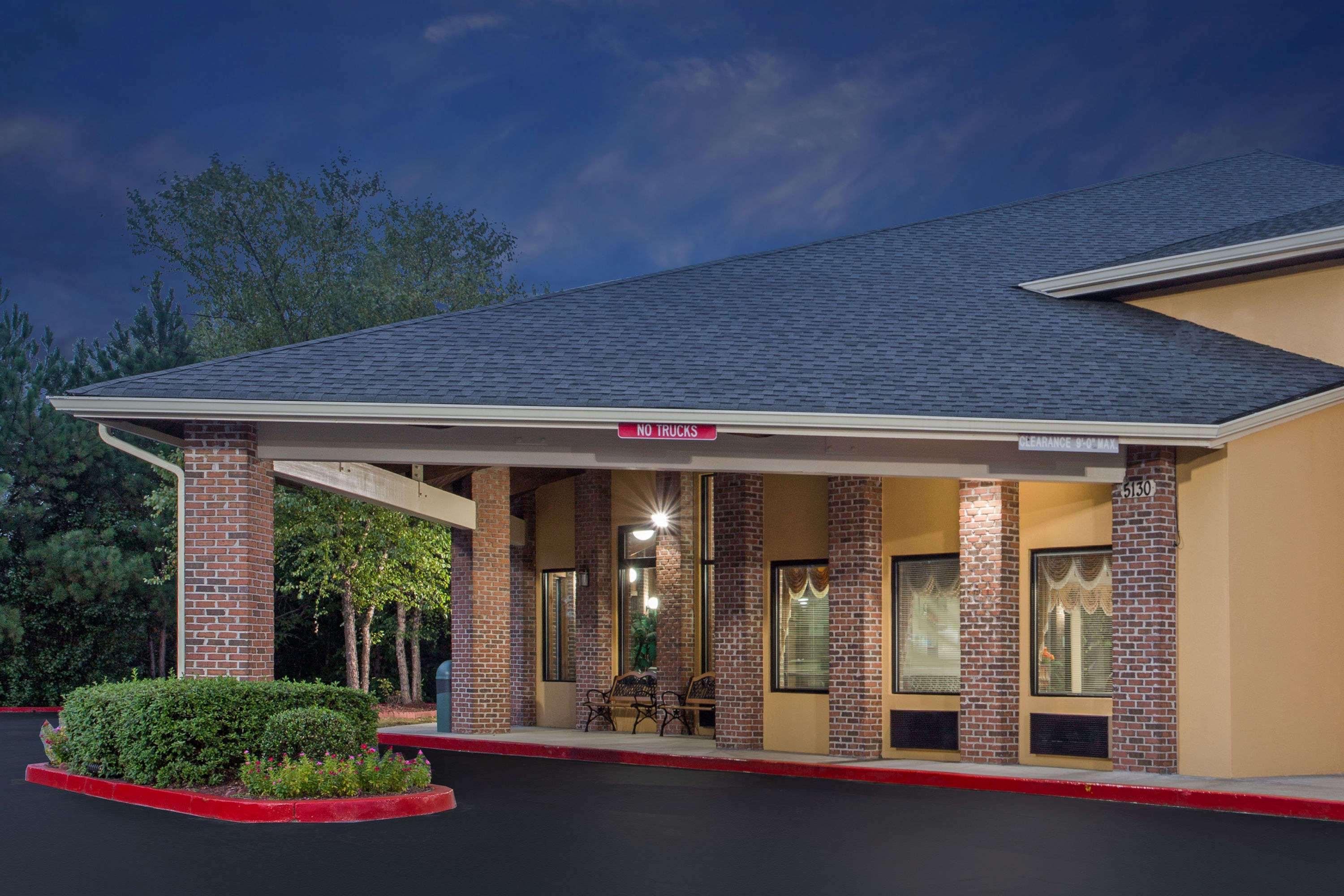 Baymont By Wyndham Smyrna Hotel Exterior photo
