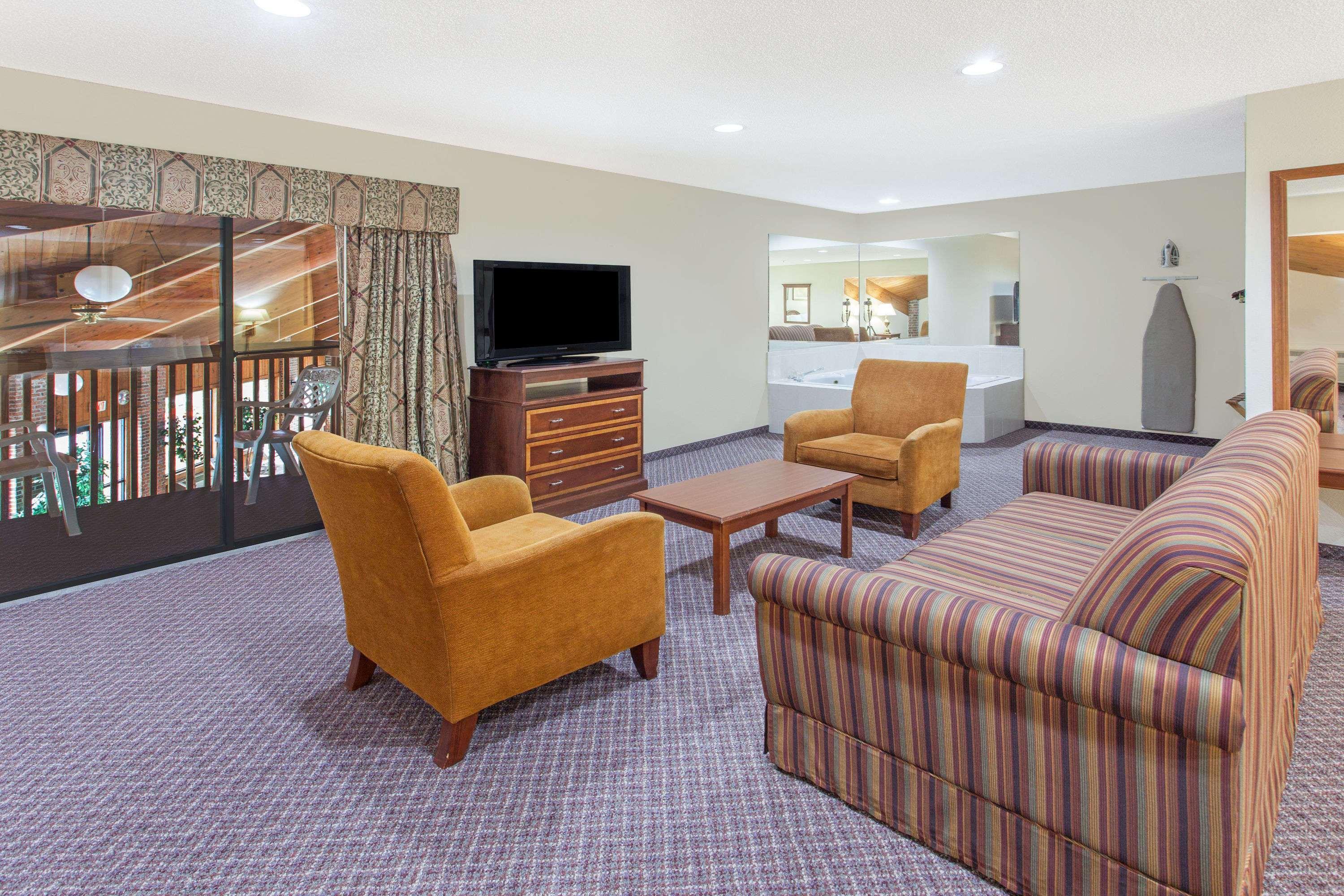 Baymont By Wyndham Smyrna Hotel Exterior photo
