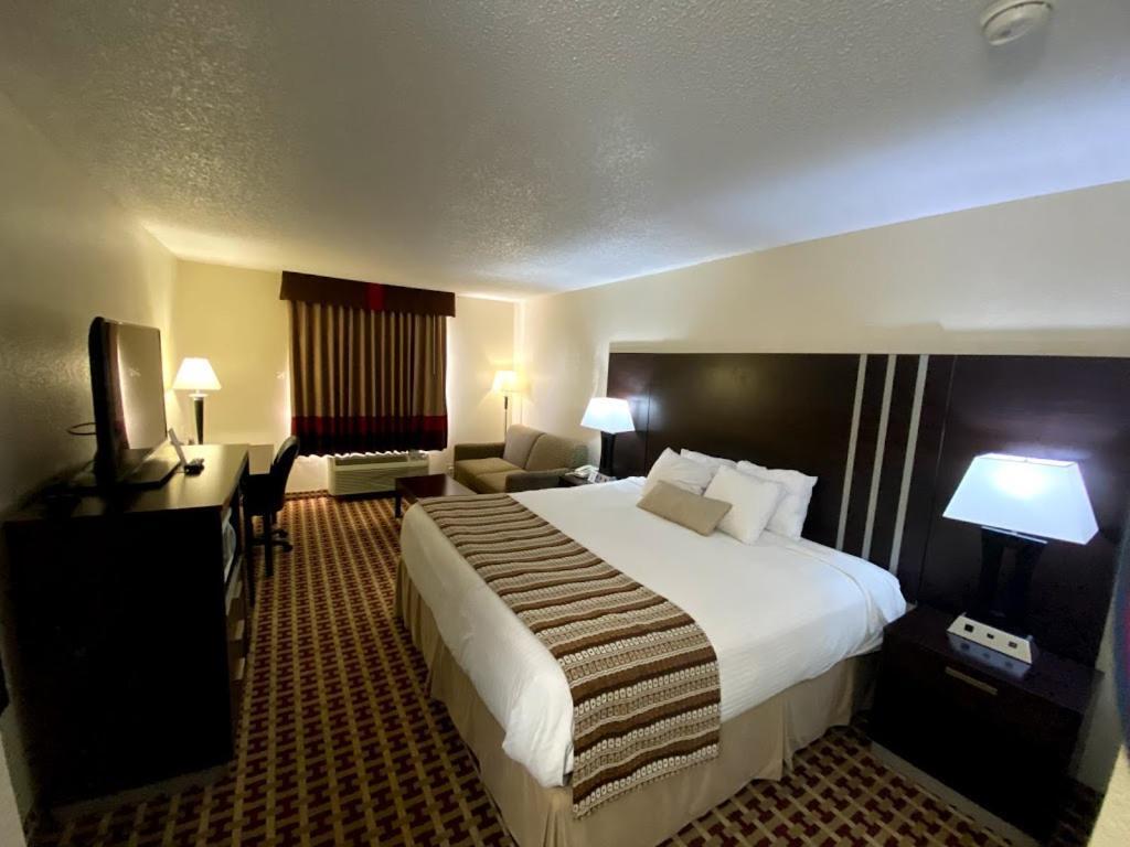 Baymont By Wyndham Smyrna Hotel Exterior photo